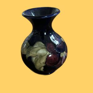 Hibiscus Flower Bud Vase William Moorcroft Pottery 5.25" Cobalt Blue c.1946